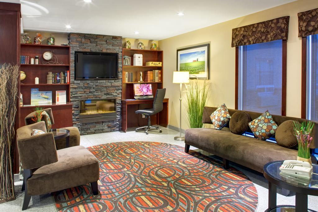 Super 8 By Wyndham Brandon Mb Motel Luaran gambar