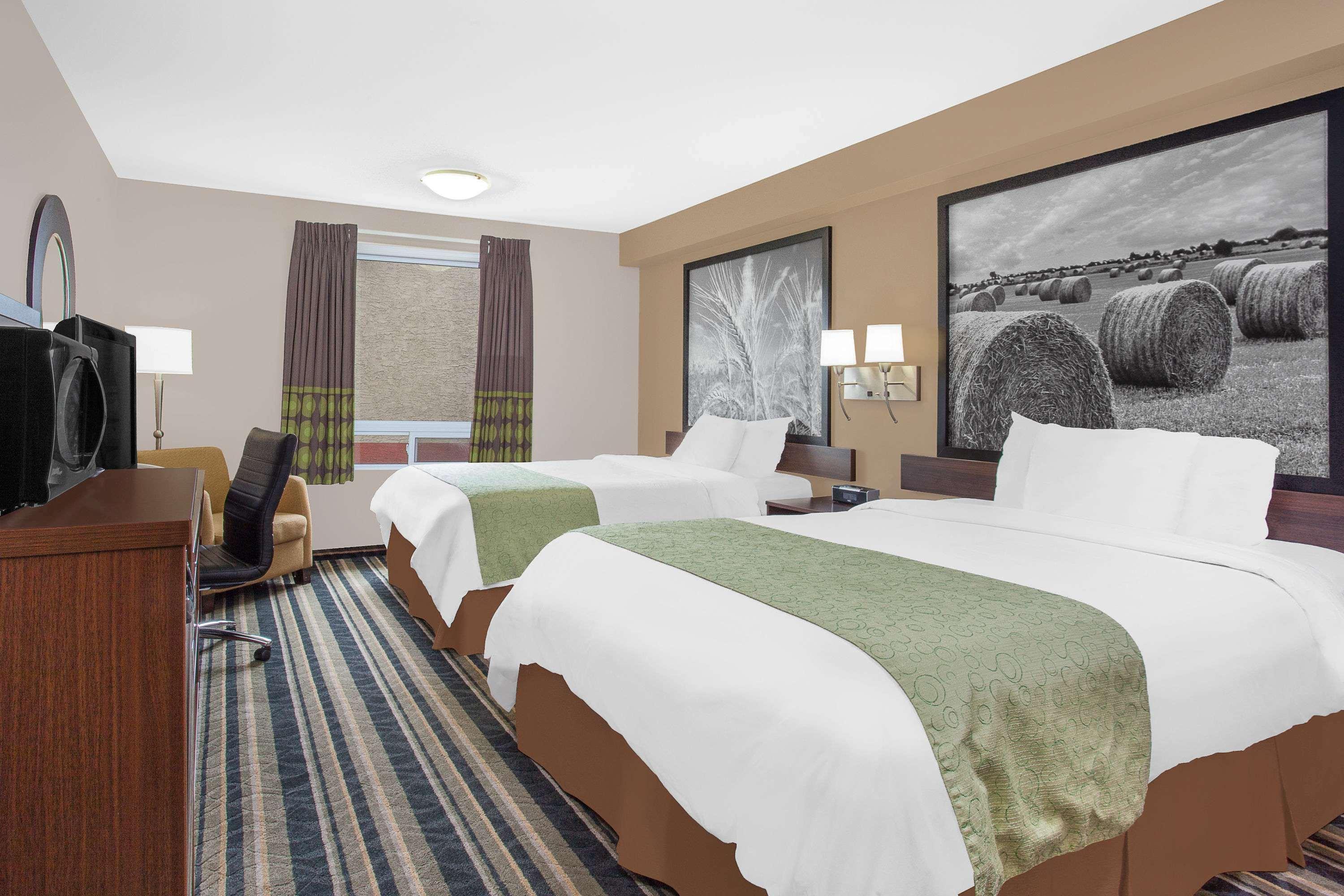 Super 8 By Wyndham Brandon Mb Motel Luaran gambar